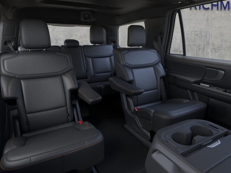 2025 Ford Expedition photo 4