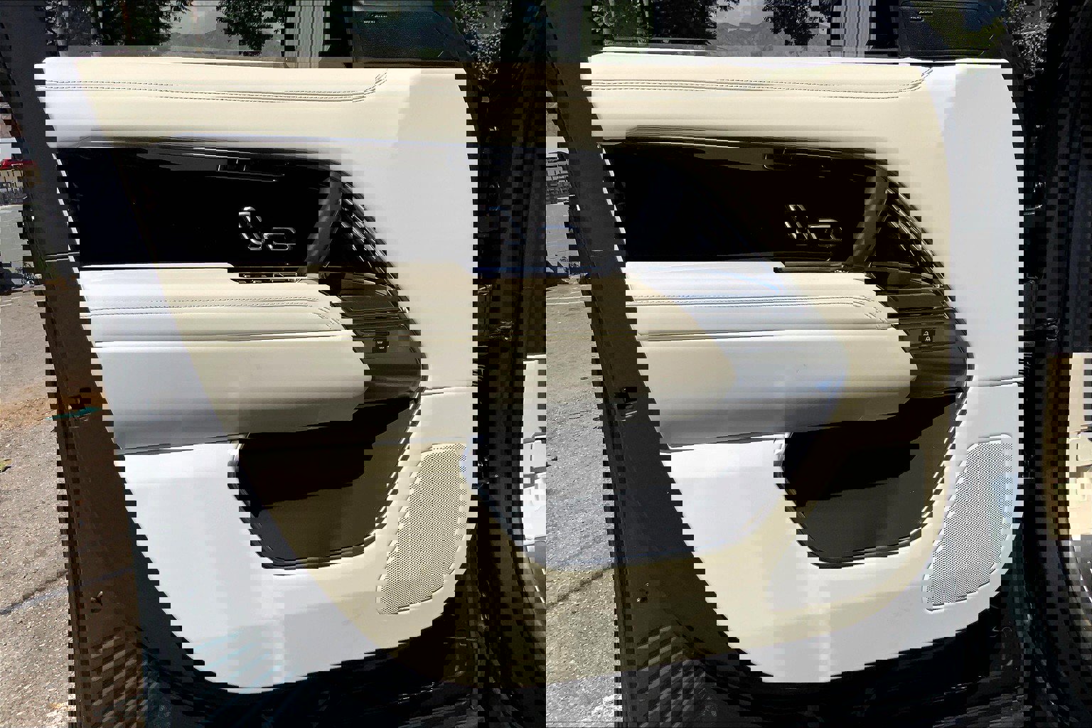 2025 Land Rover Range Rover SE photo 10