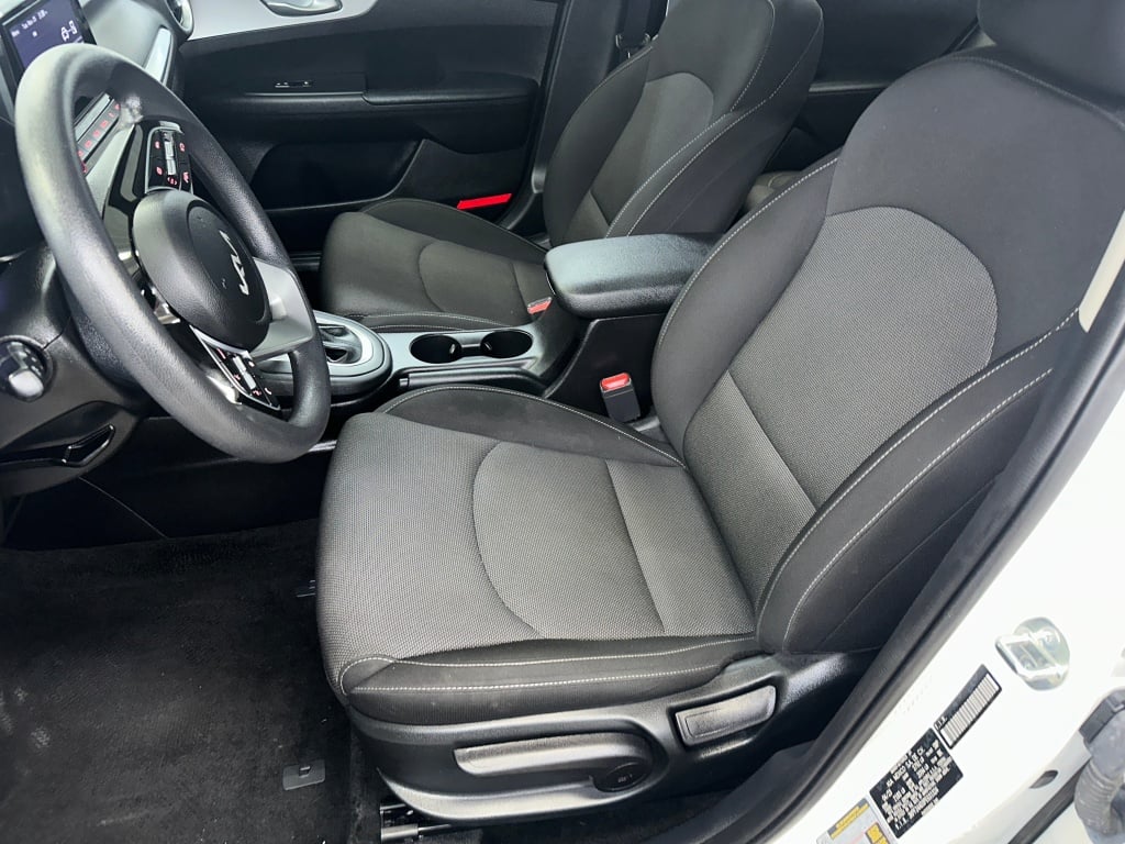 2023 Kia Forte LXS photo 2