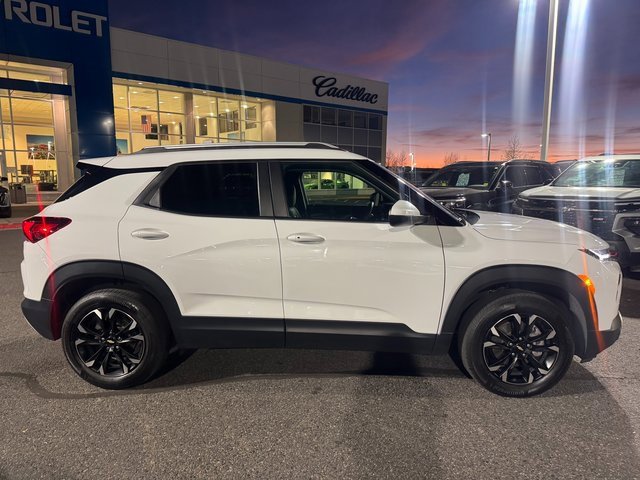 2022 Chevrolet Trailblazer LT photo 2