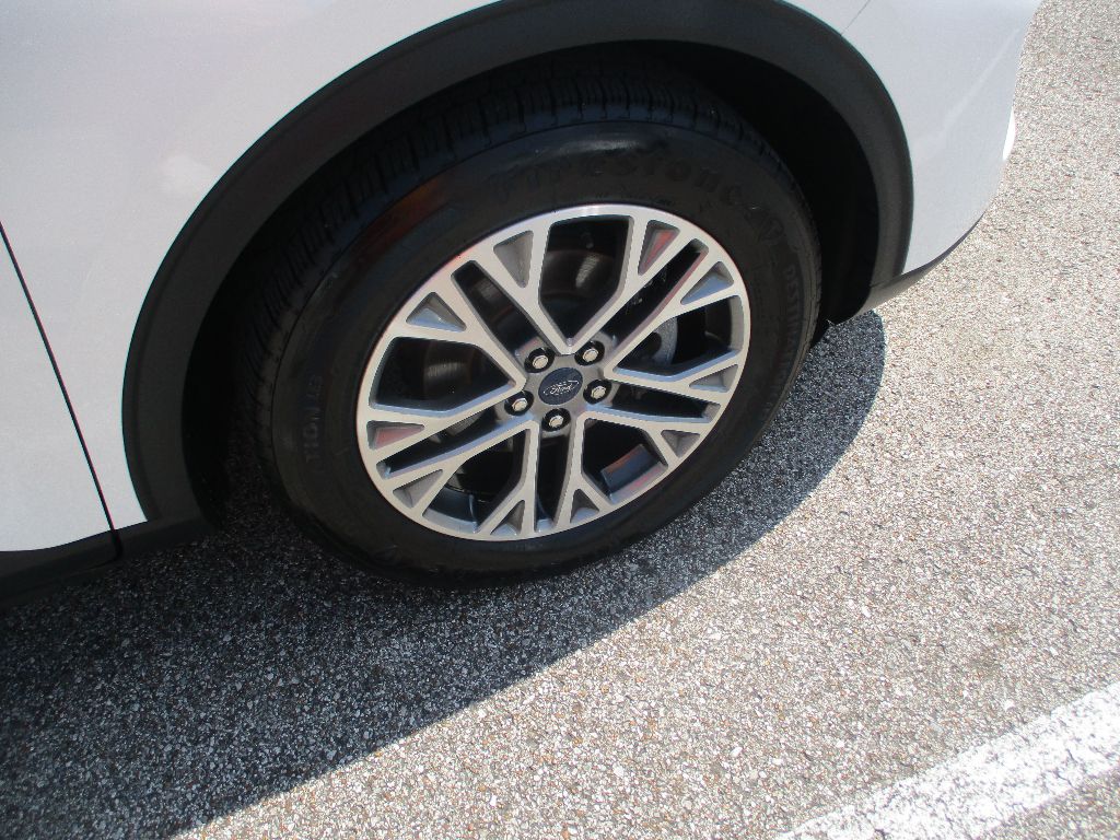 2022 Ford Escape SEL photo 22