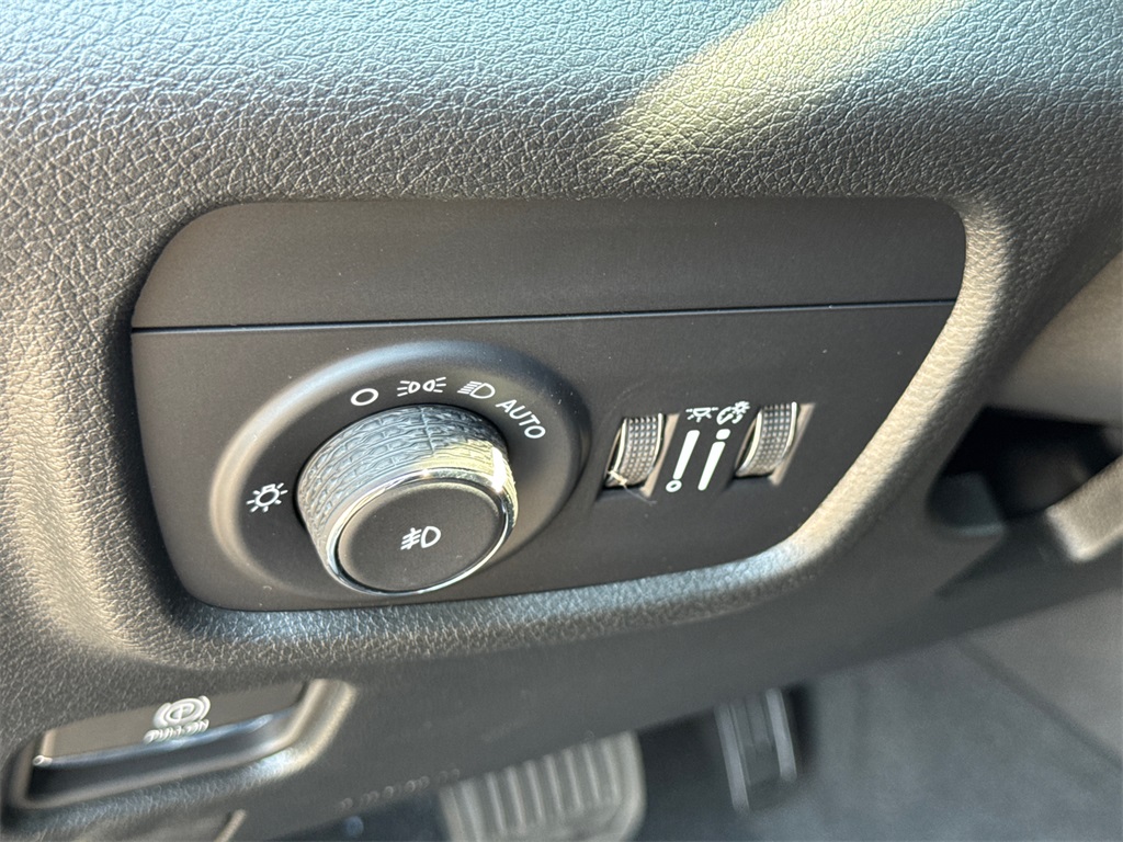 2025 Jeep Grand Cherokee Limited photo 24