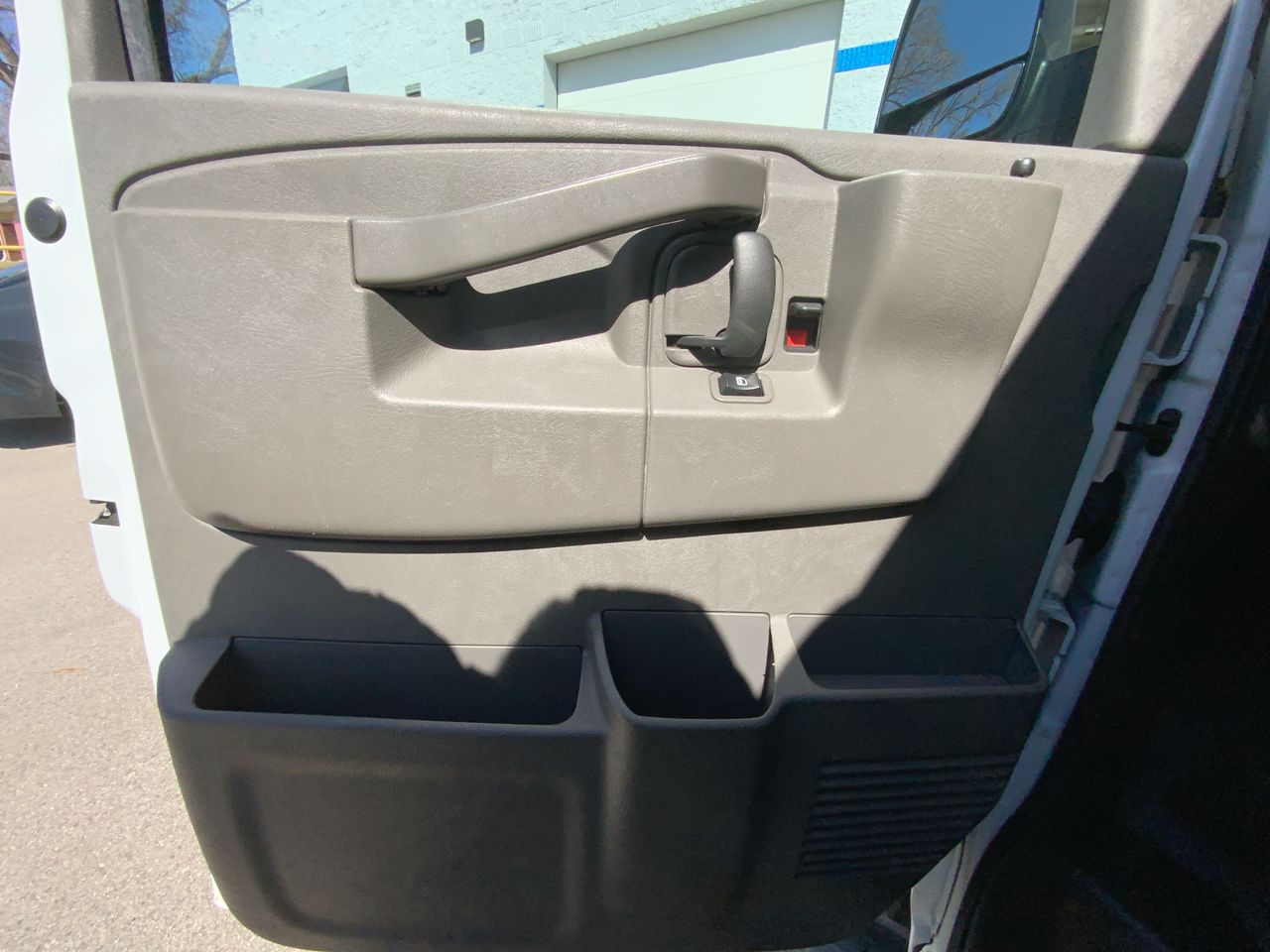 2022 Chevrolet Express Passenger 3500 photo 9