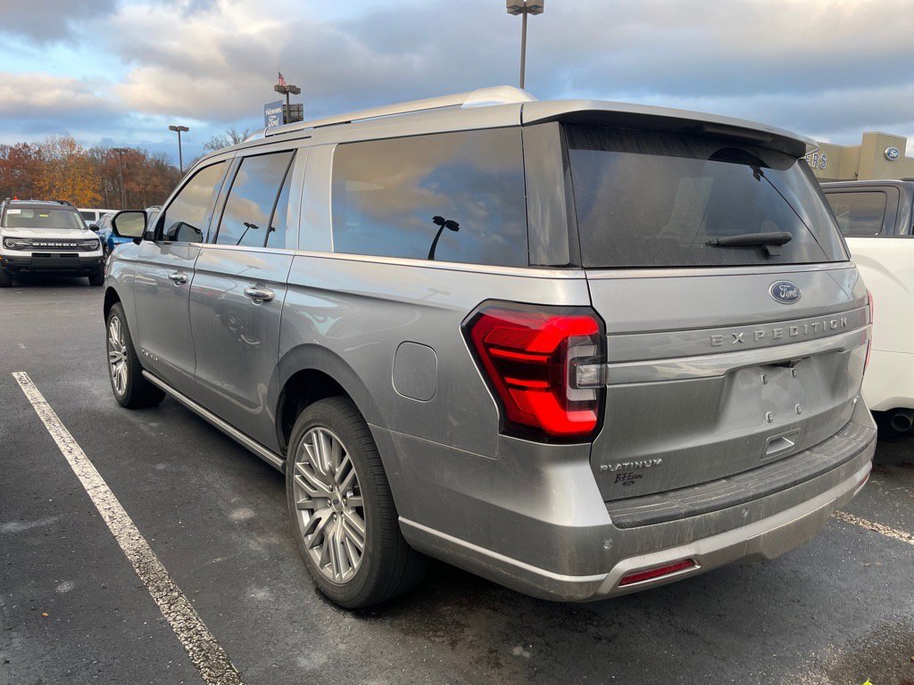2023 Ford Expedition MAX Platinum photo 2