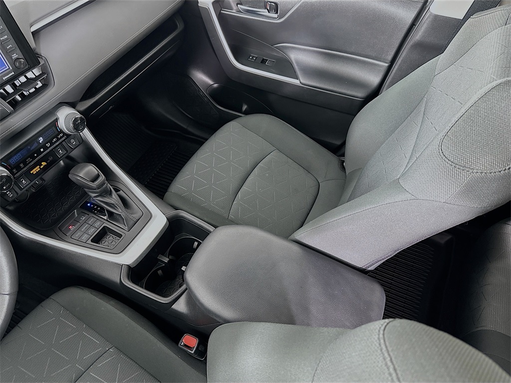 2022 Toyota RAV4 XLE photo 25