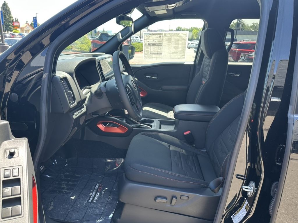 2025 Nissan Frontier PRO-4X photo 14