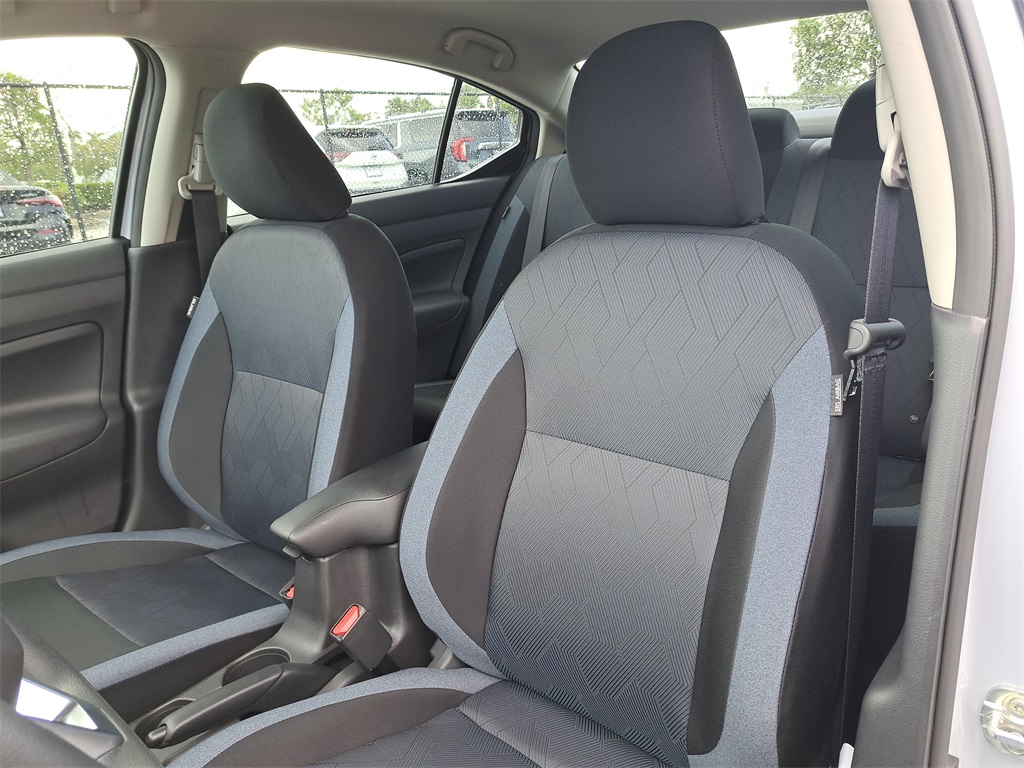 2025 Nissan Versa 1.6 SV photo 19