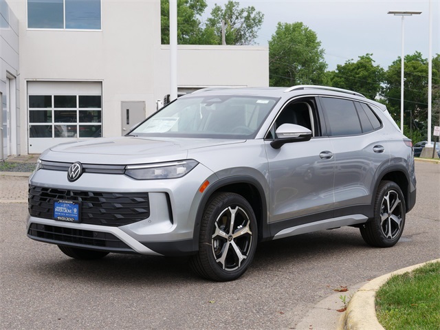 2025 Volkswagen Tiguan SE photo 3