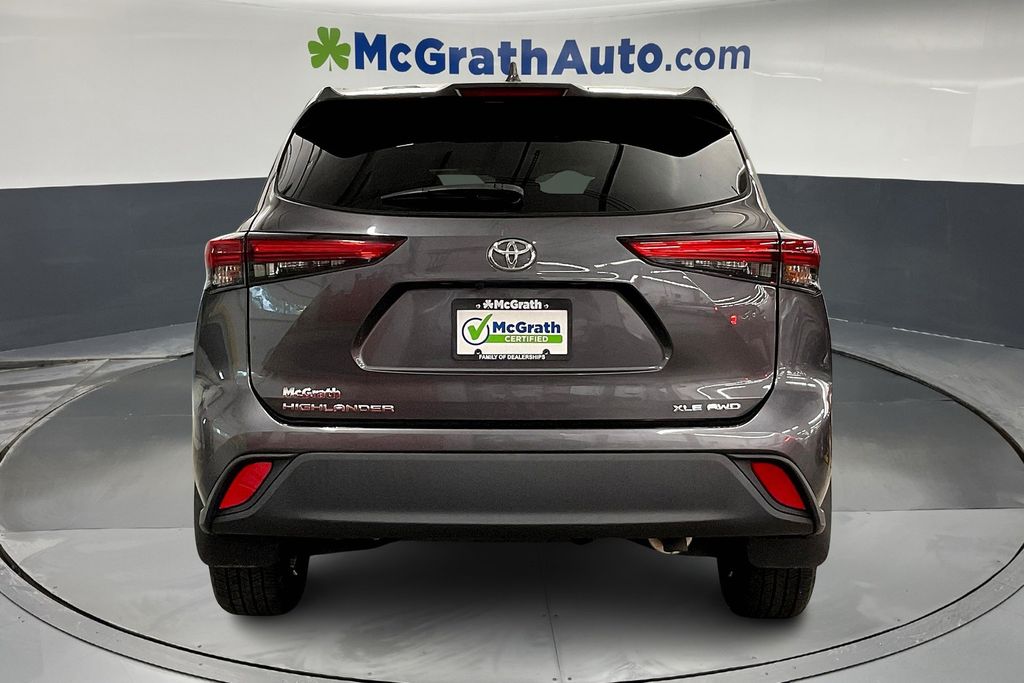2021 Toyota Highlander XLE photo 4