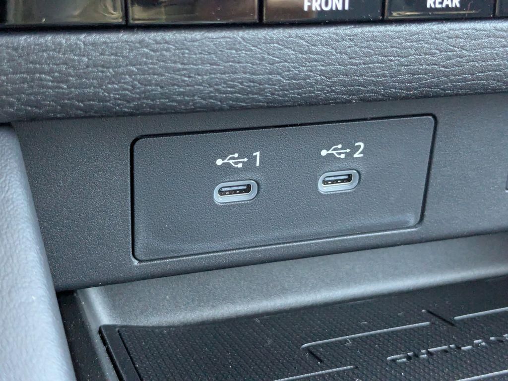 2025 Mitsubishi Outlander SE photo 18