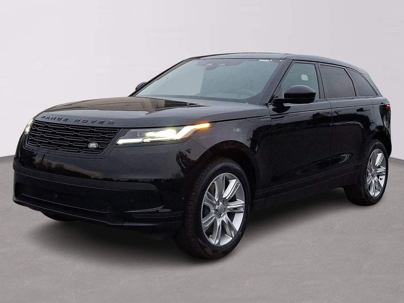 2026 Land Rover Range Rover Velar S's photo