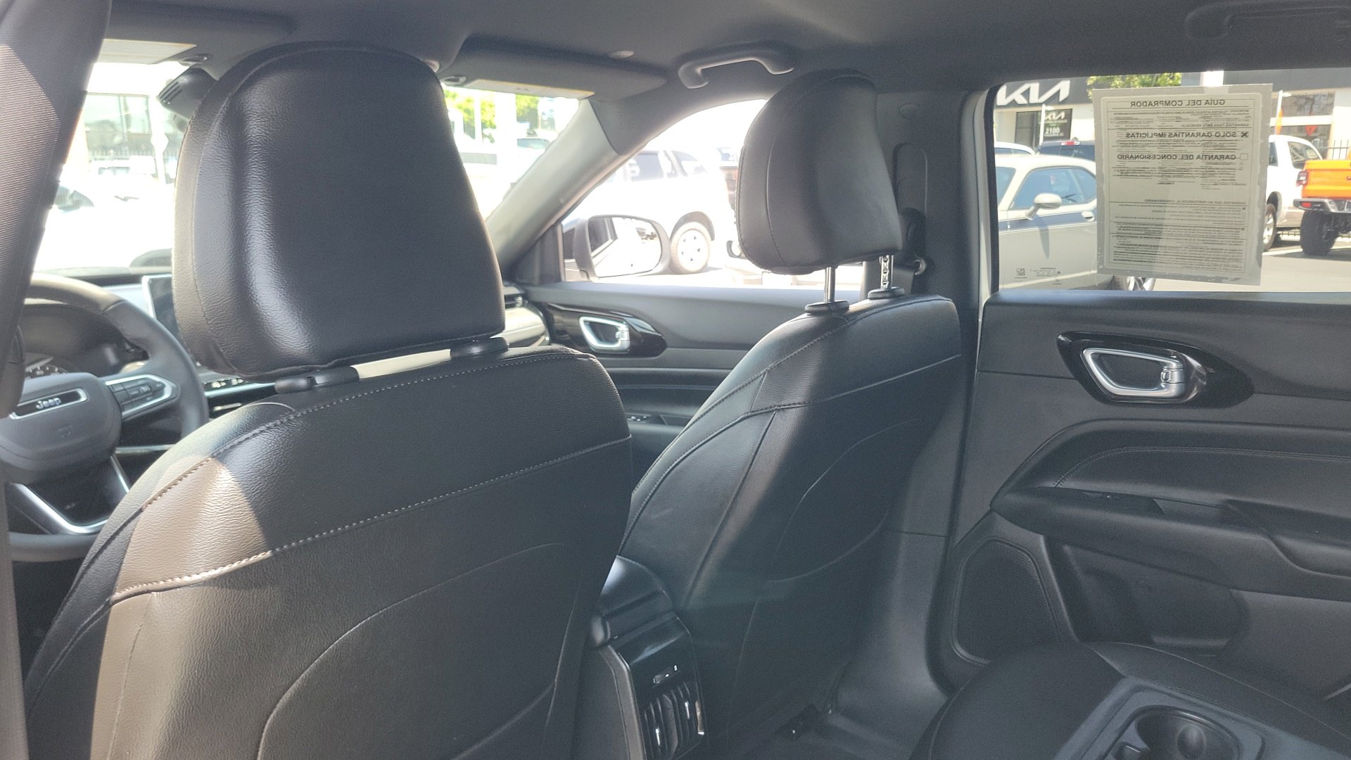 Used 2025 Bright White Clearcoat Jeep Latitude image 10