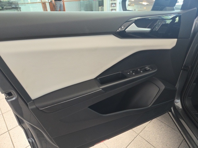 2025 Volkswagen Taos S photo 8