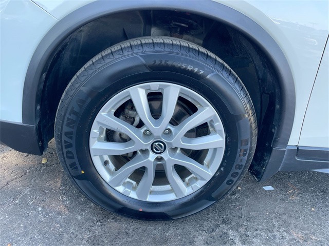 2018 Nissan Rogue SV photo 17