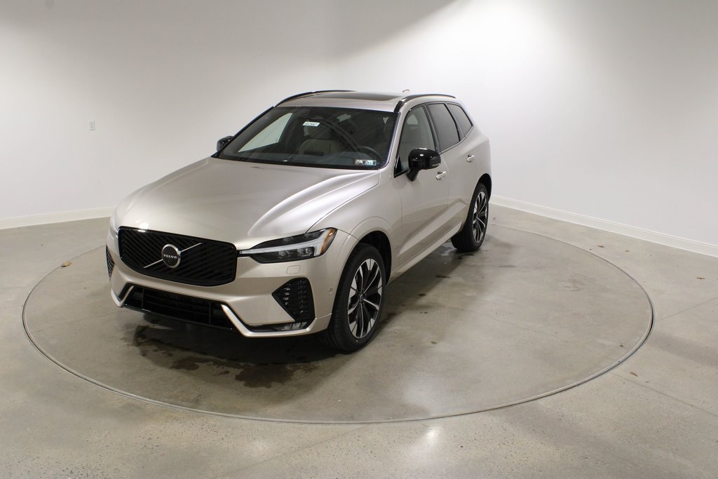 2026 Volvo XC60 Plus's photo