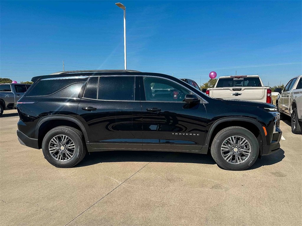2026 Chevrolet Traverse photo 4