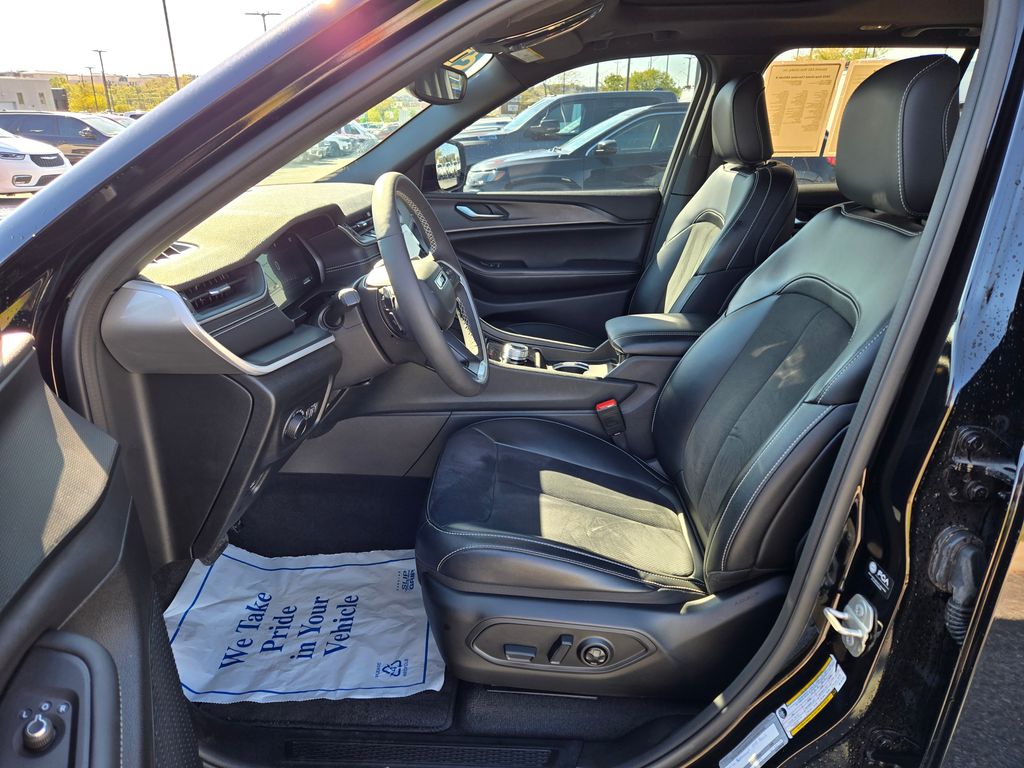 2023 Jeep Grand Cherokee Altitude X photo 12