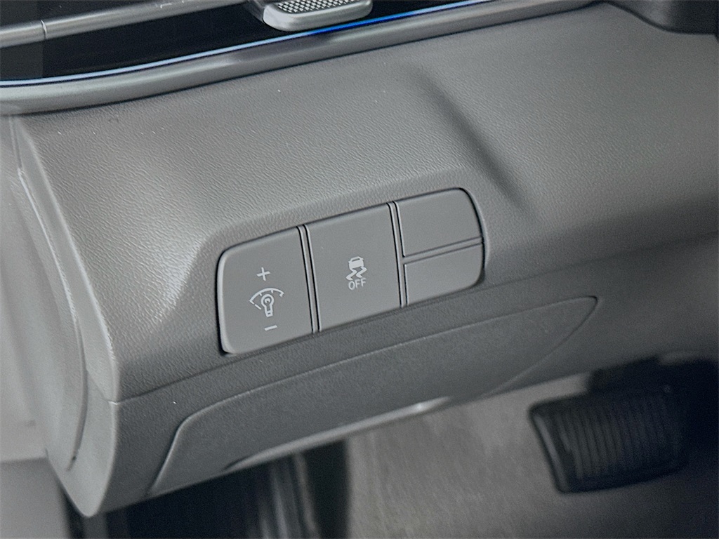 2024 Hyundai Elantra SEL photo 13