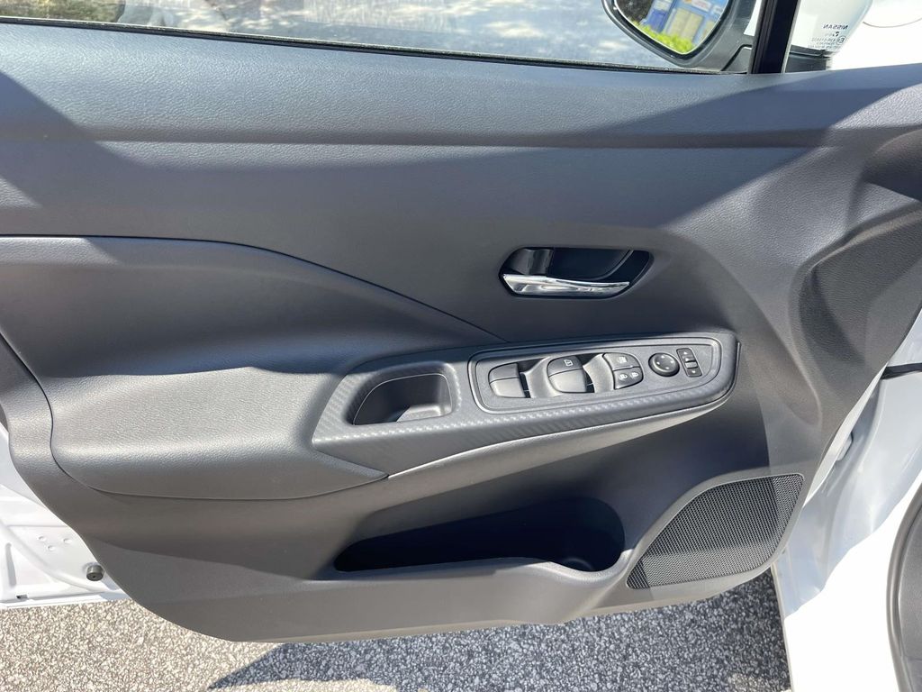 2025 Nissan Versa SV photo 17