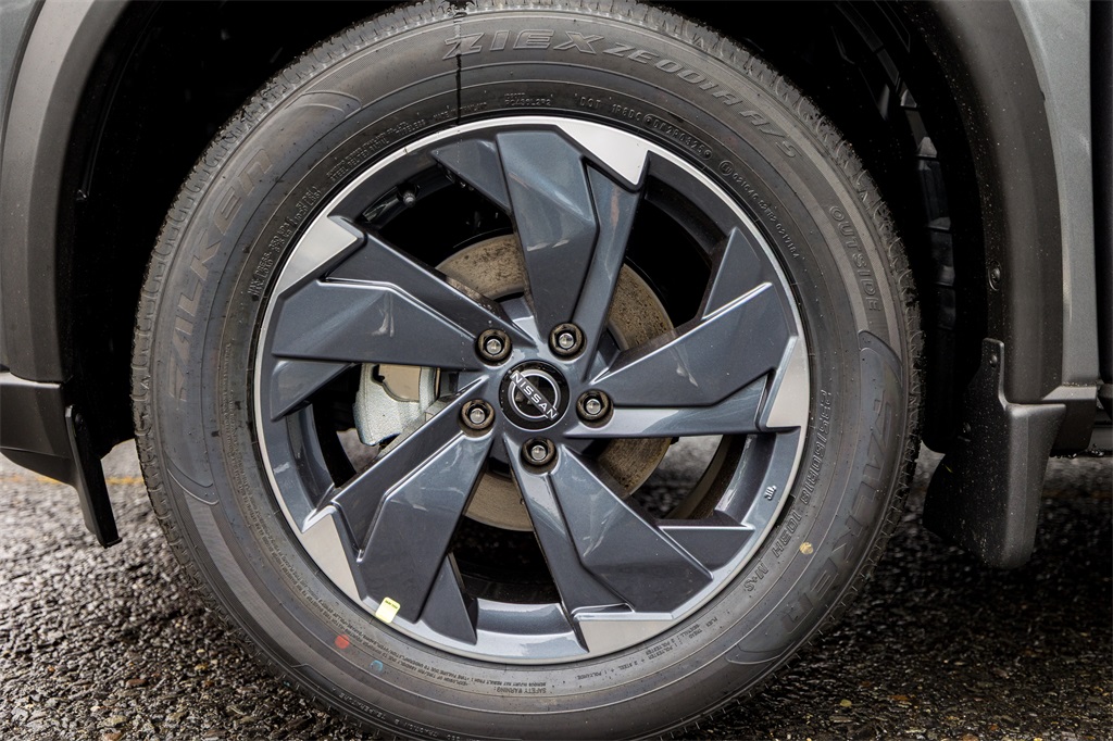 2025 Nissan Rogue SV photo 9