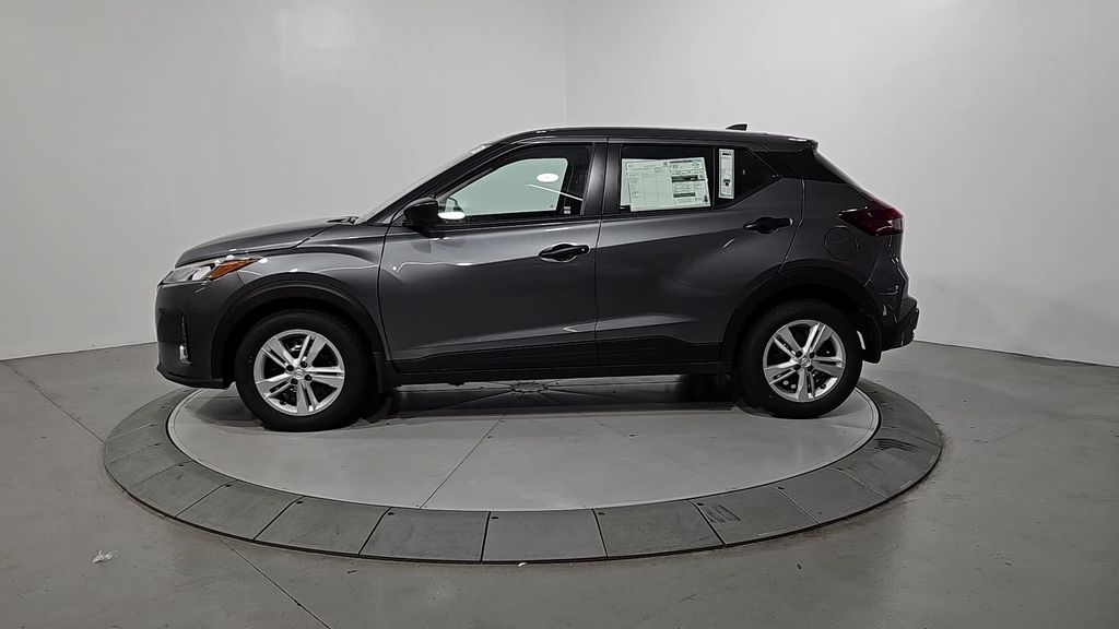 2025 Nissan Kicks Play S photo 2