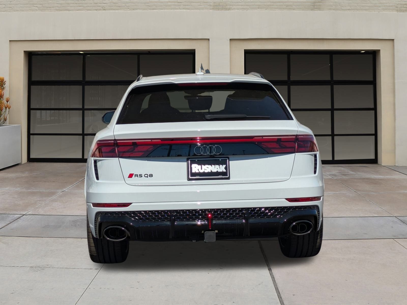 2025 Audi RS Q8 photo 3