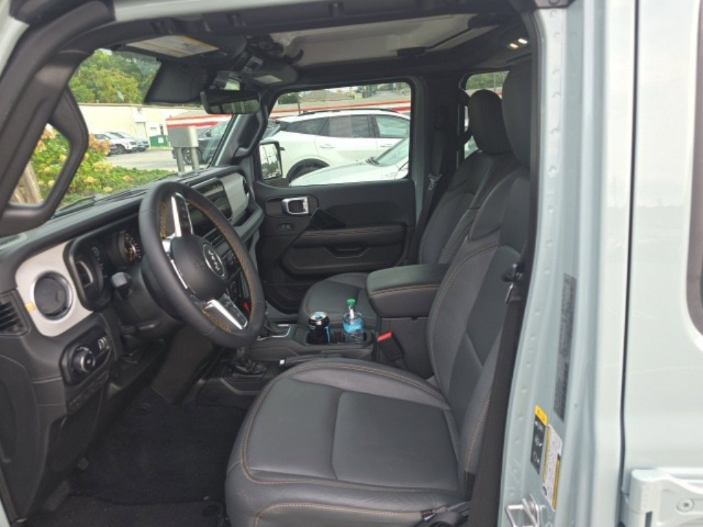 2024 Jeep Wrangler Sahara photo 5