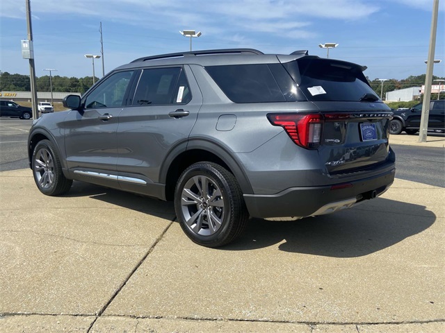 2025 Ford Explorer photo 4