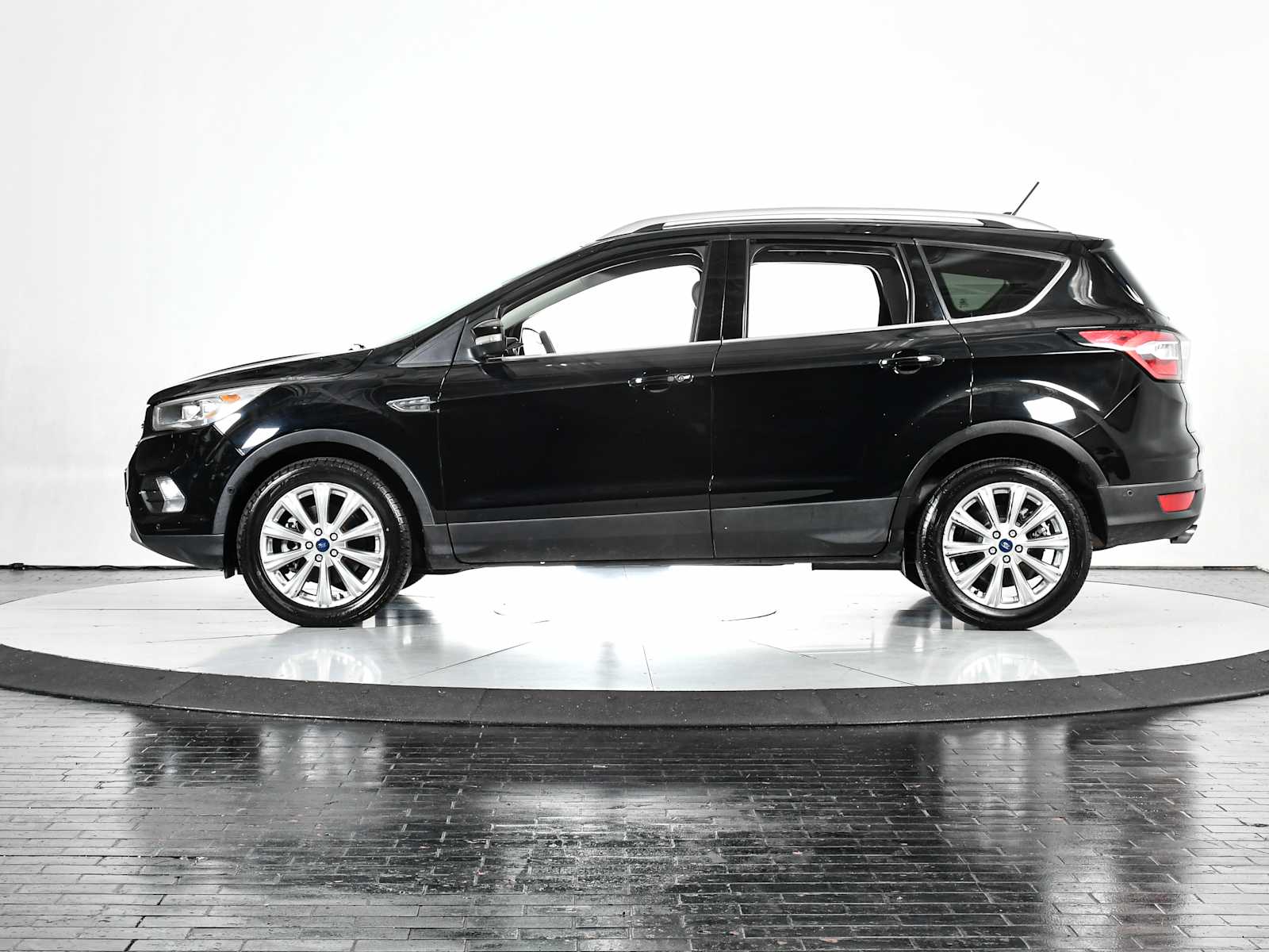 Used 2018 Ford Escape Titanium with VIN 1FMCU0J99JUB11053 for sale in Dallas, TX