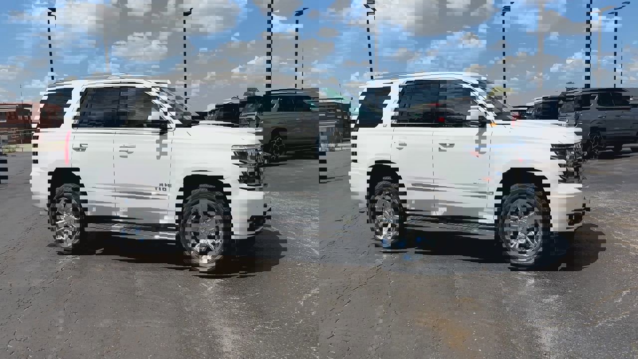 2017 Chevrolet Tahoe LT photo 2
