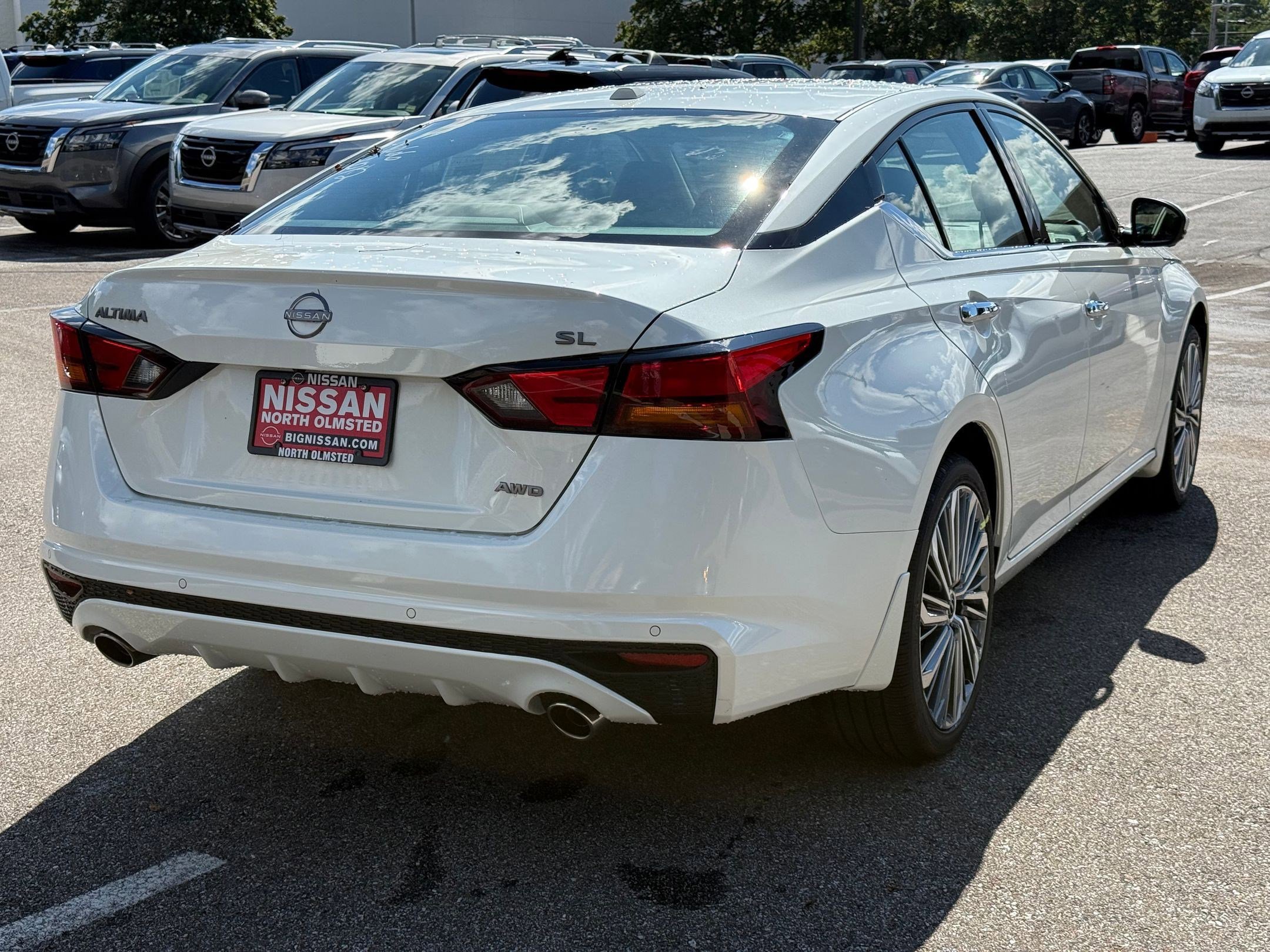 2025 Nissan Altima SL photo 2