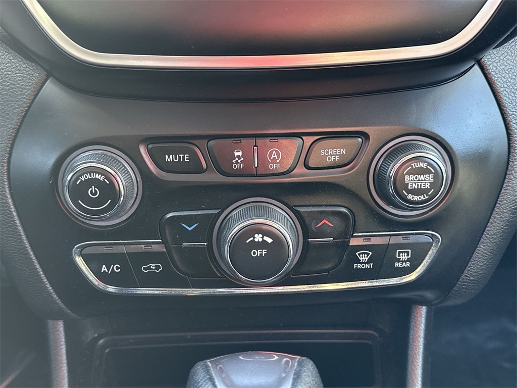 2019 JEEP CHEROKEE - Image 18