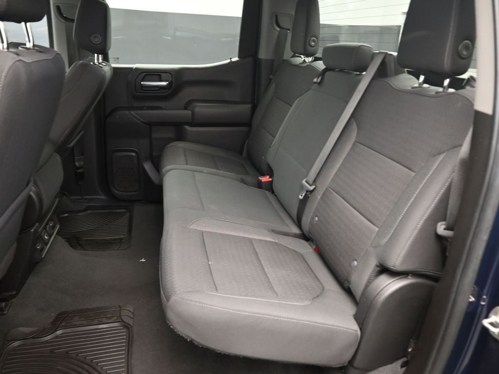 2021 Chevrolet Silverado 1500 LT photo 3