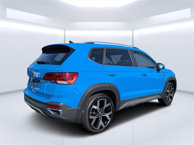 2022 Volkswagen Taos SEL photo 3