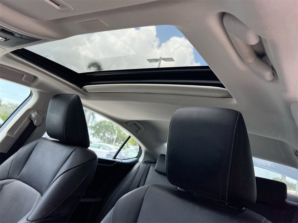 2019 Lexus ES 350 photo 17
