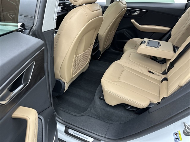 2025 Audi Q8 55 Premium Plus photo 14