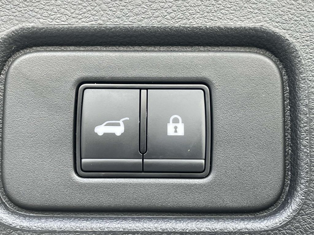 2024 Nissan Pathfinder Platinum photo 9