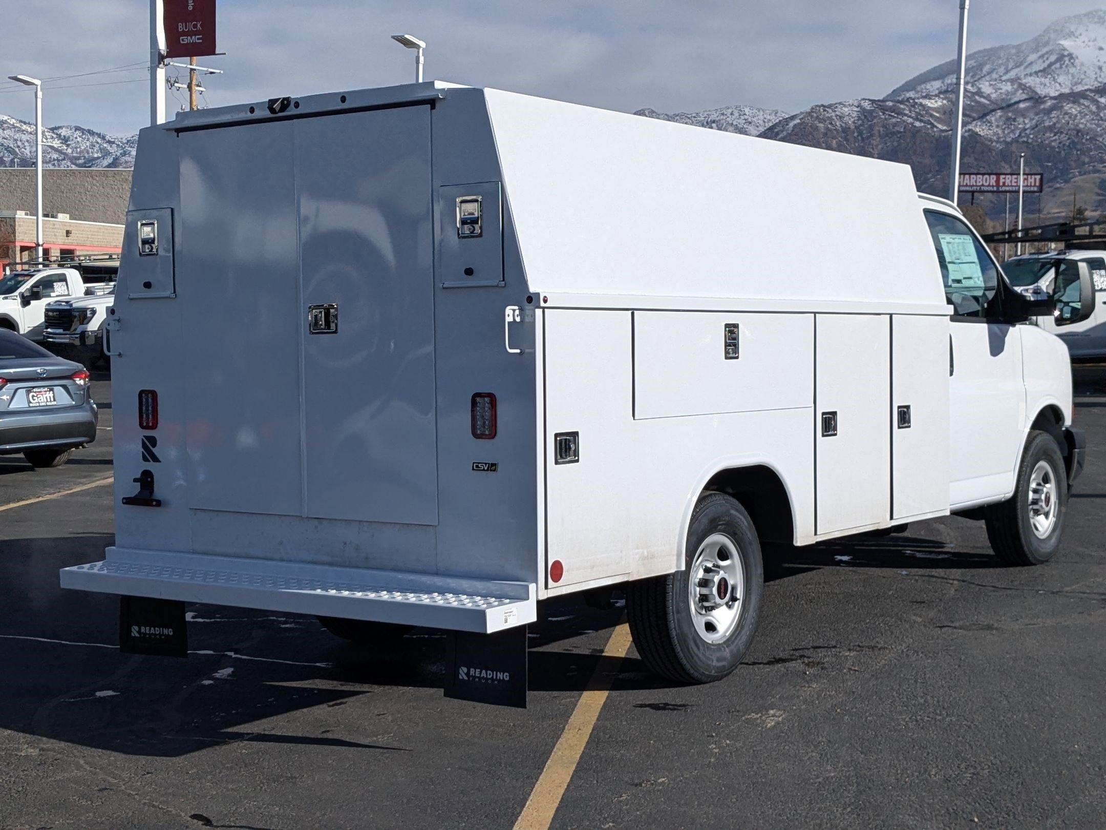 2025 Gmc Savana Cutaway 3500 photo 3