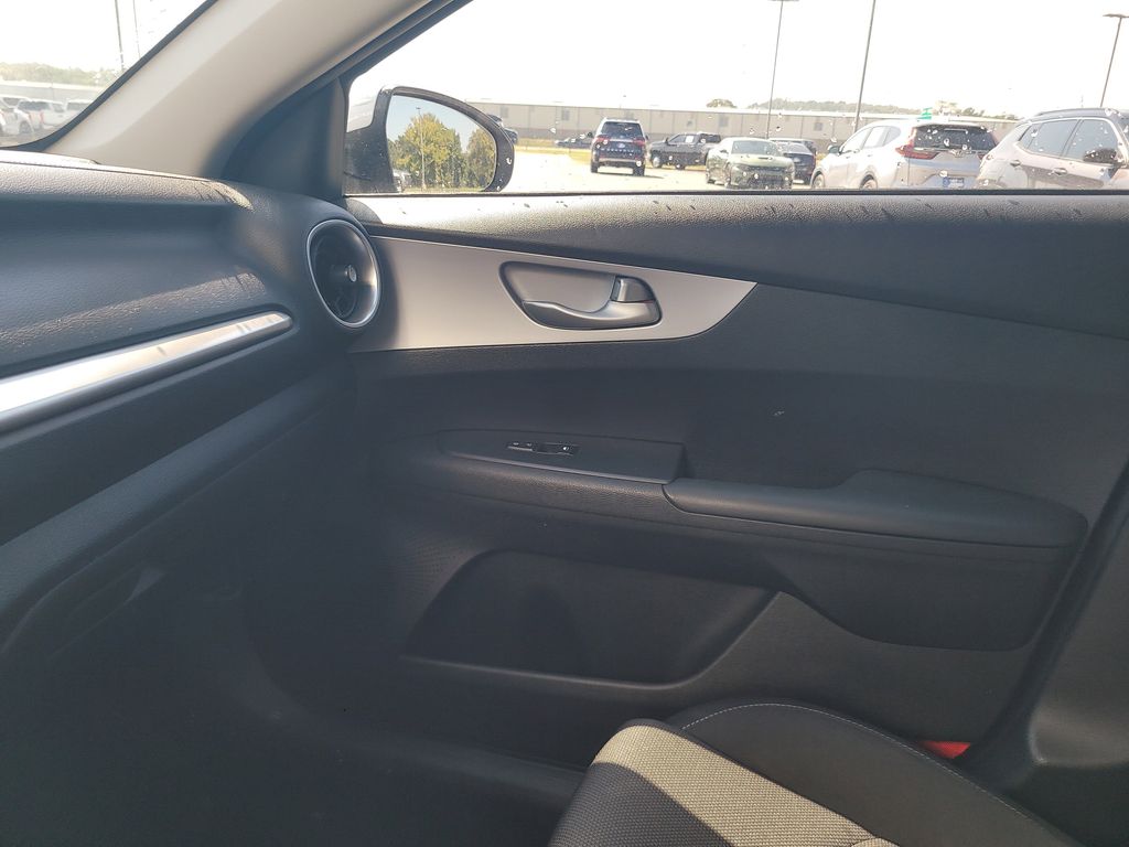 2024 Kia Forte LXS photo 25