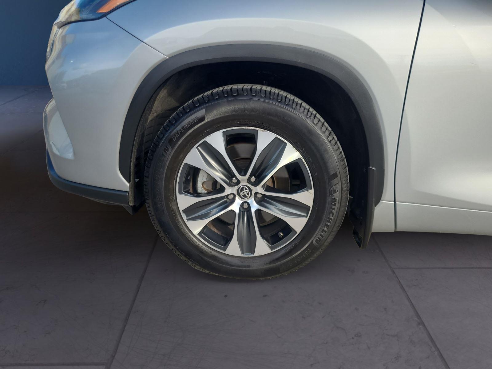 2022 Toyota Highlander XLE photo 14