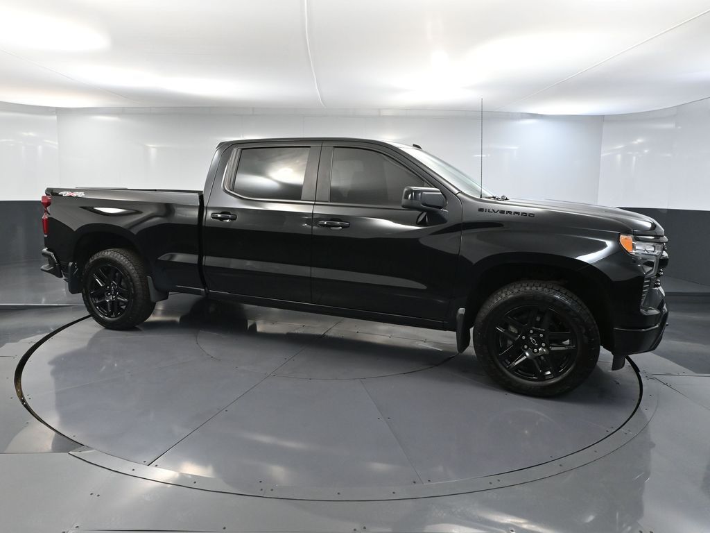 2024 Chevrolet Silverado 1500 RST photo 2