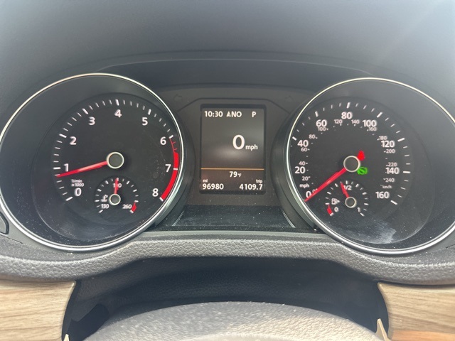 2018 Volkswagen Passat 2.0T SEL Premium photo 9
