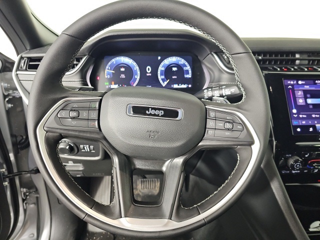 2025 Jeep Grand Cherokee Altitude photo 11