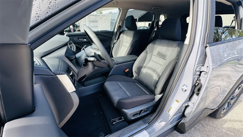 2026 Nissan Rogue SV photo 23