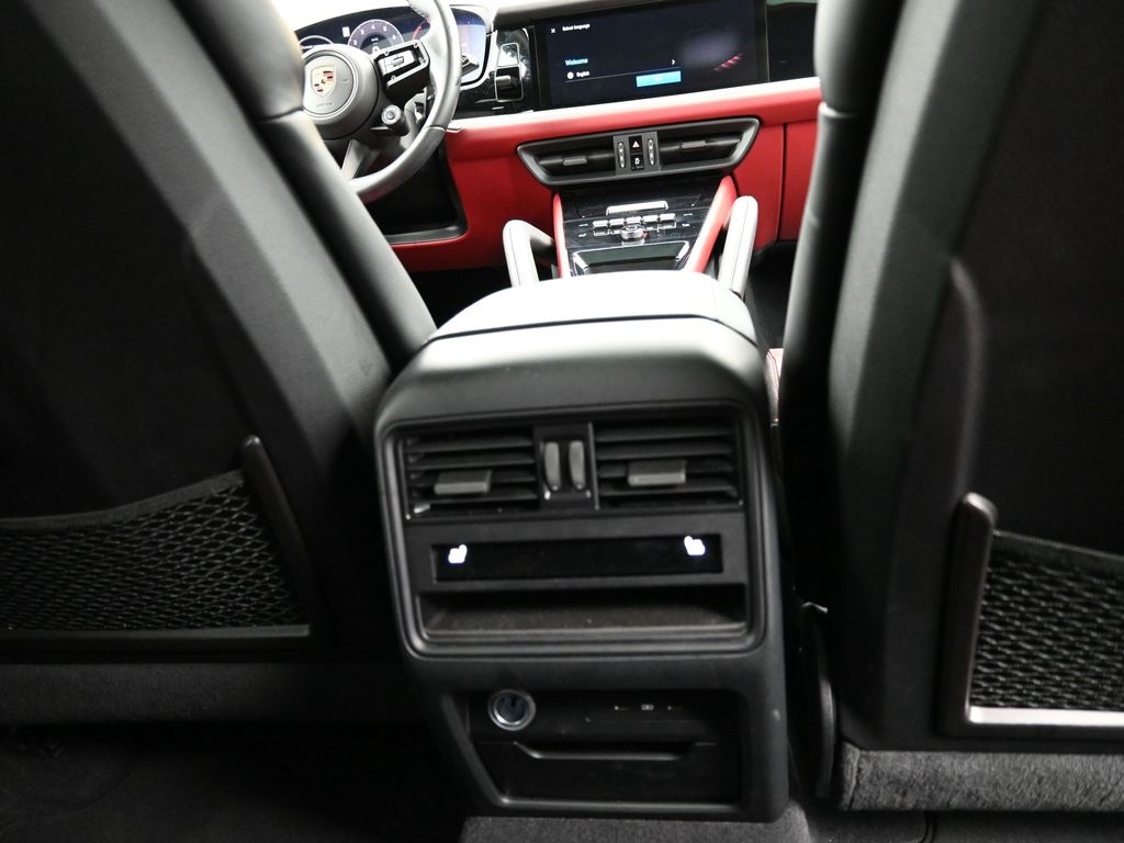 2024 Porsche Cayenne S photo 18