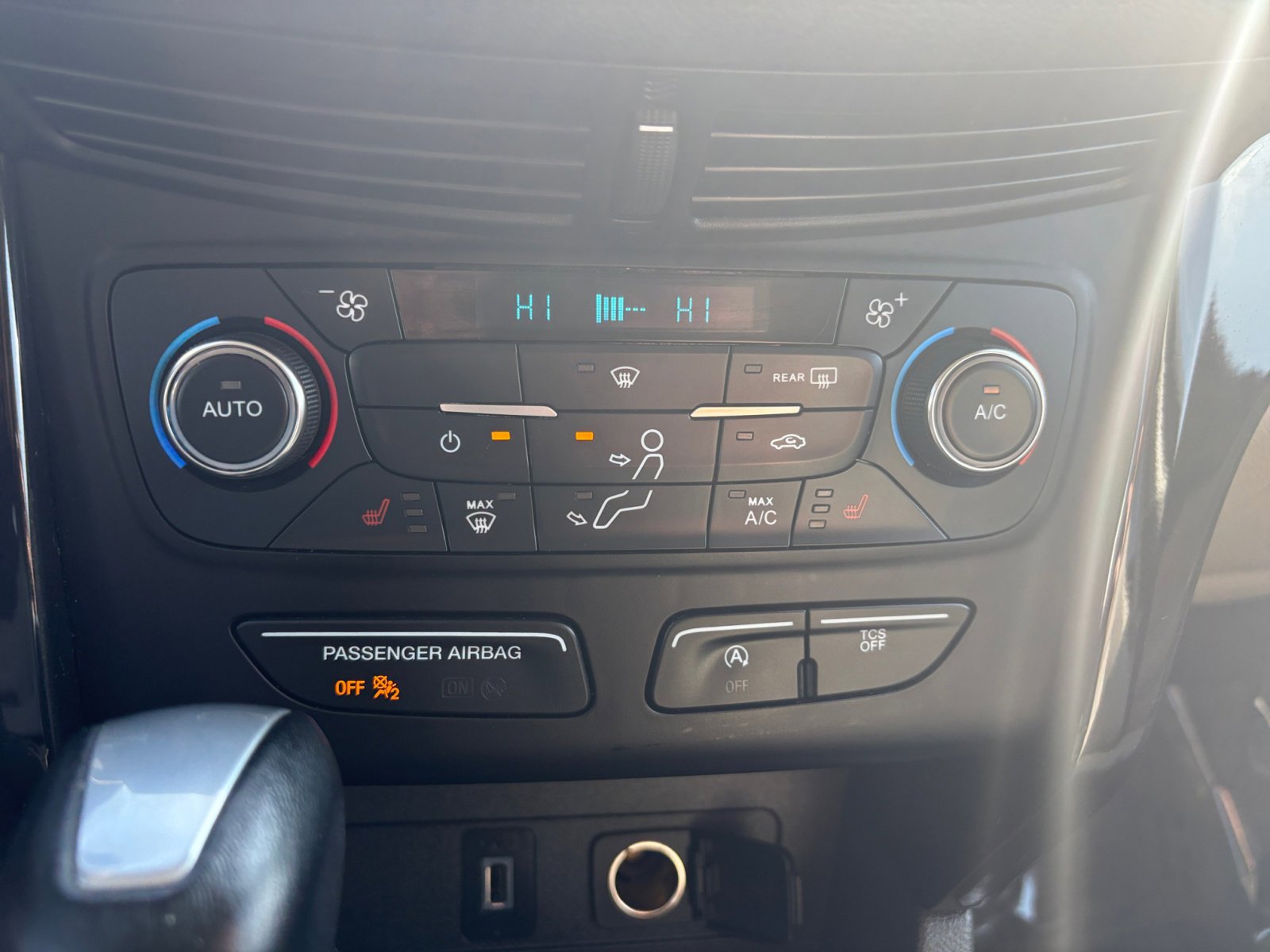 2017 Ford Escape Titanium photo 21