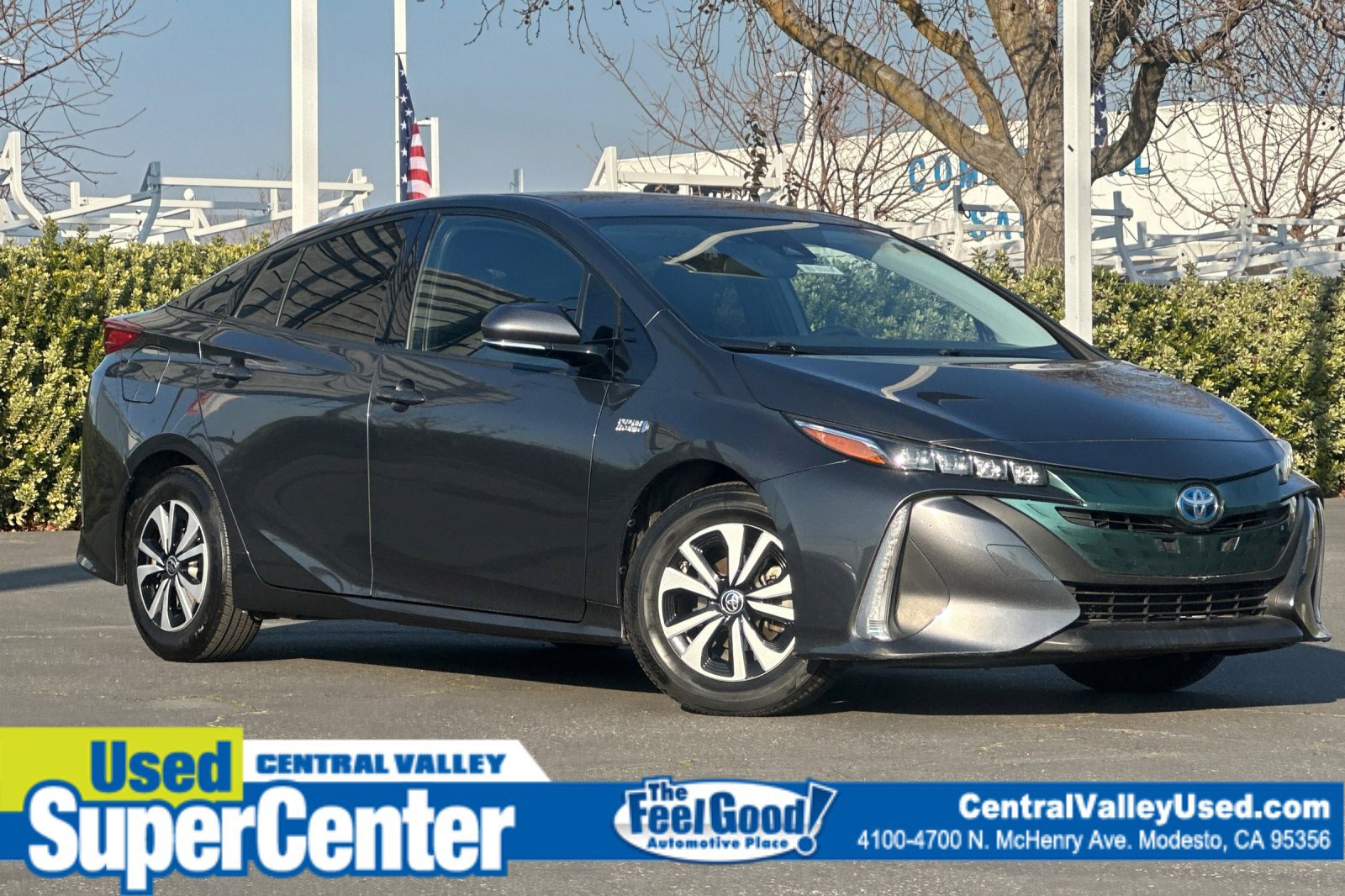 2017 Toyota Prius Prime Premium's photo