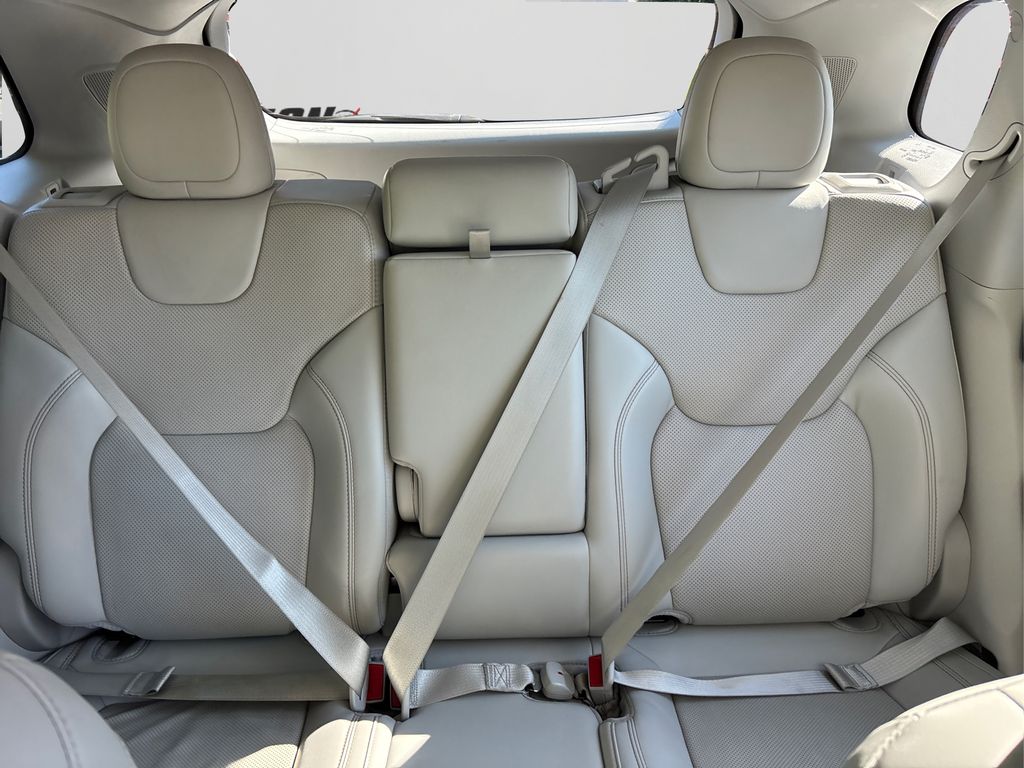 2019 Jeep Cherokee Limited photo 16