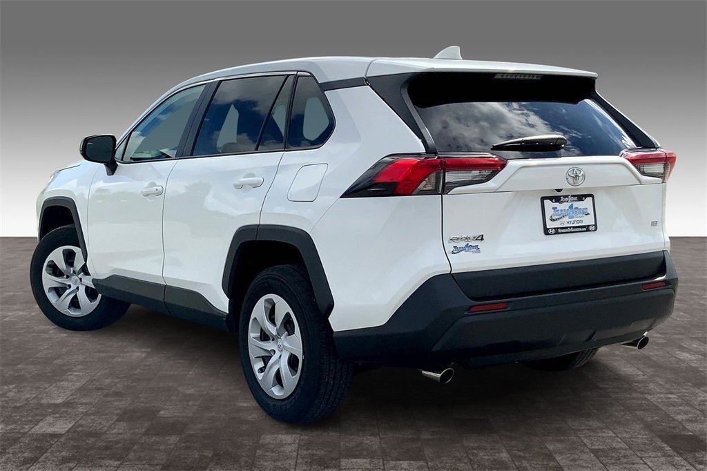 2025 Toyota RAV4 LE photo 11