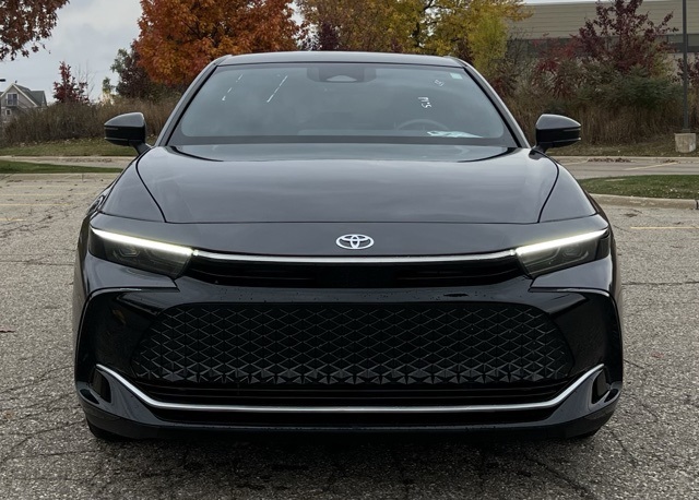 2023 Toyota Crown XLE photo 3